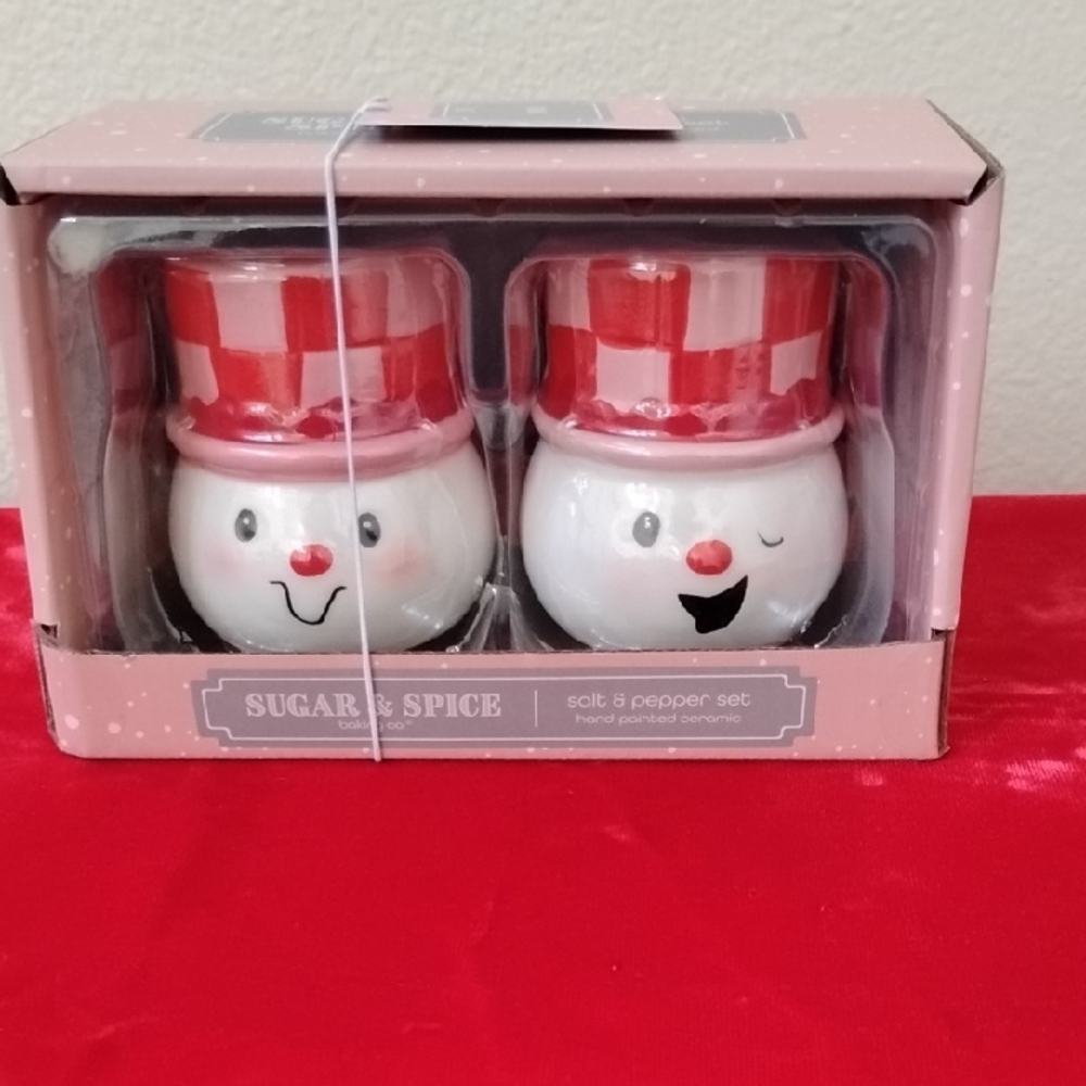 D- NWT Snowman Salt and Pepper Shaker Set - Picture 2 of 9